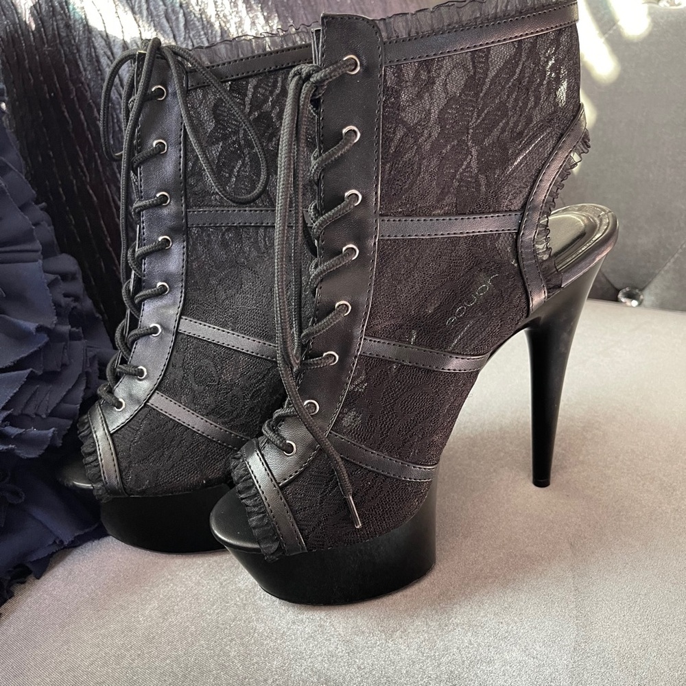 Stripper lace heels